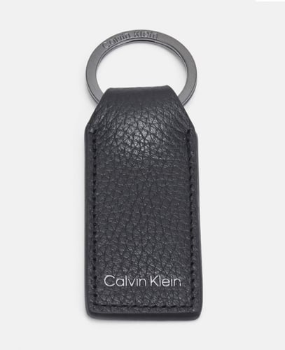 ميدالية كالفن كلاين