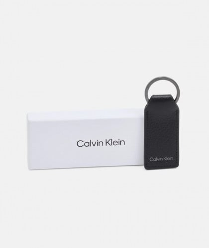 ميدالية كالفن كلاين