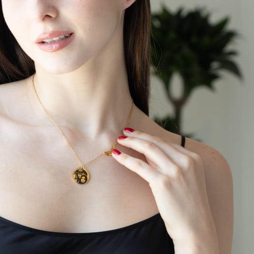 قلادة-S.Steele- نحت صور على الوجهين