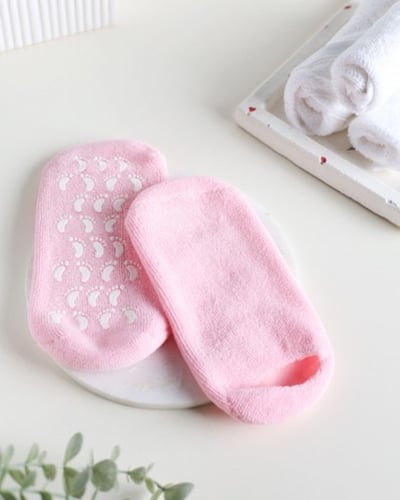 جوارب السيليكون لنعومة القدمين