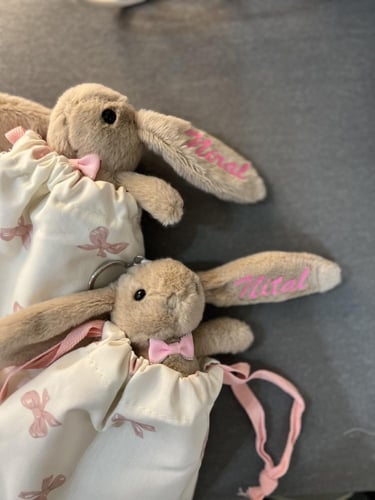 هدايا ميدالية الأرنب مع طباعة الاسم وحقيبة قماشية