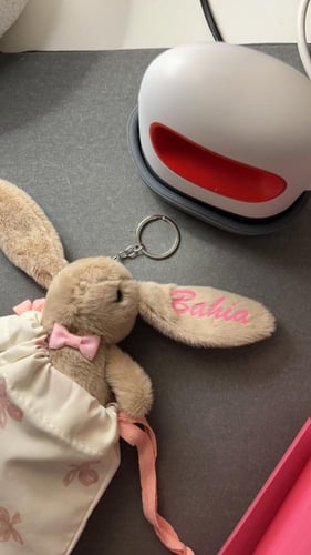 هدايا ميدالية الأرنب مع طباعة الاسم وحقيبة قماشية