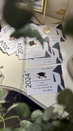 توزيعات بروشات التخرج