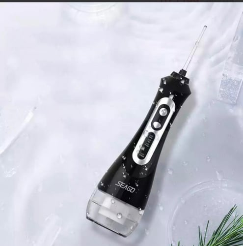 الخيط المائي لتنظيف الاسنان