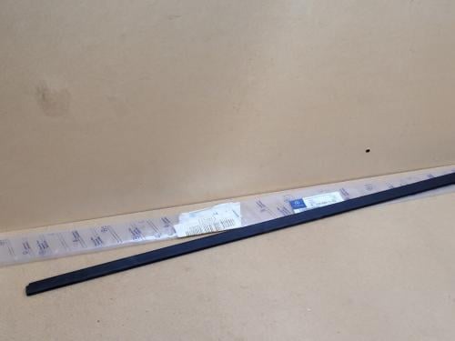 جلدة باب امامي يسار سفلية مرسيدس 220 رقم 220690116...