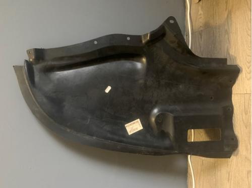 بطانة مكينة علوية يمين مرسيدس 220 رقم 2205243030