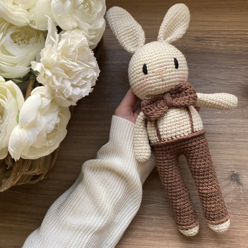 دمية كروشيه ارنب بني وبيج