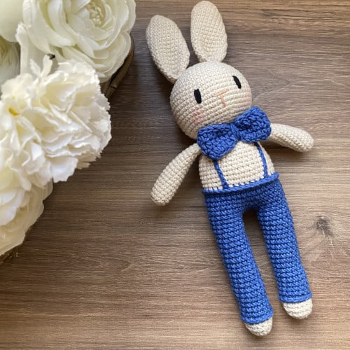 دمية كروشيه ارنب ازرق وبيج