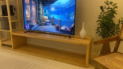 طاولة وسط من الخشب السويدي