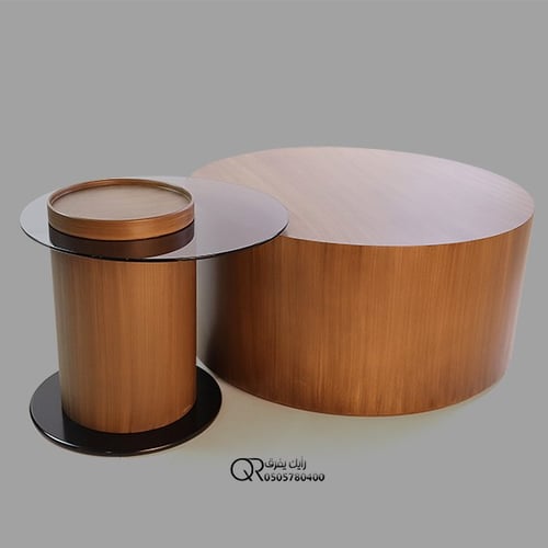 طاولة رئيسية مع خدمة