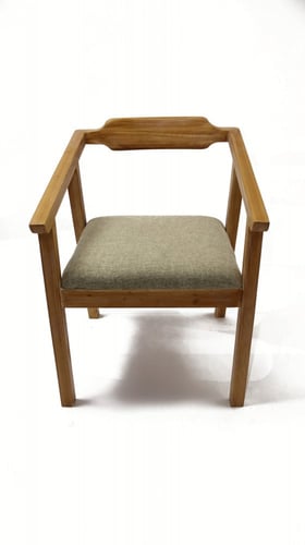 كرسي من الخشب السويدي