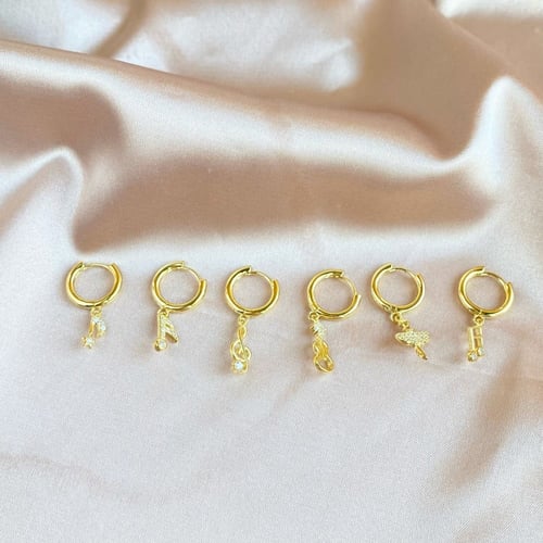 طقم حلق نغم من احجار الـCZ والفضة المطلية بالذهب