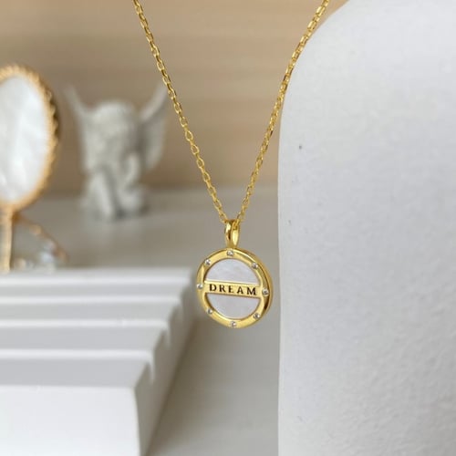 قلادة الحلم من الفضة والصدف المطلية بالذهب