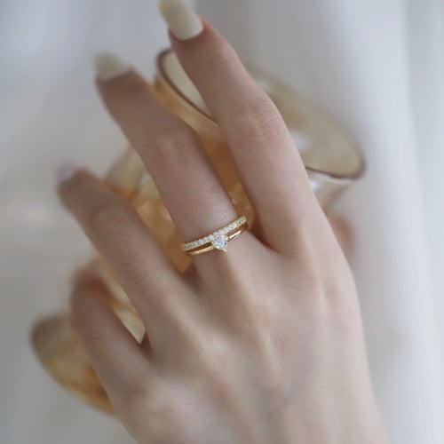 خاتم مونيكا من احجار الـ CZ والفضة ذهبي