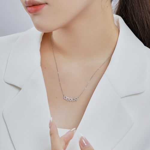 سلسال Five Hearts من احجار الـCZ و الفضة المطلية ب...