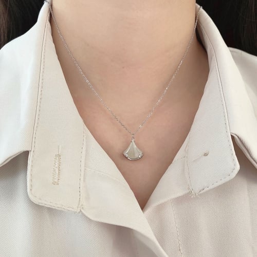 قلادة دريم من الفضة المطلية بالروديوم