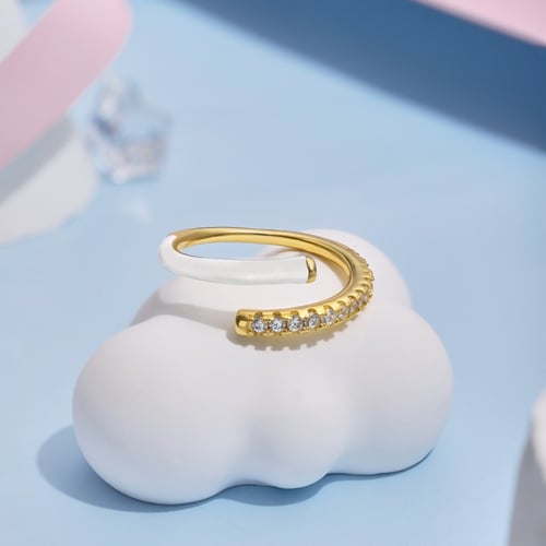 خاتم لولا من المينا أبيض والفضة المطلية بالذهب