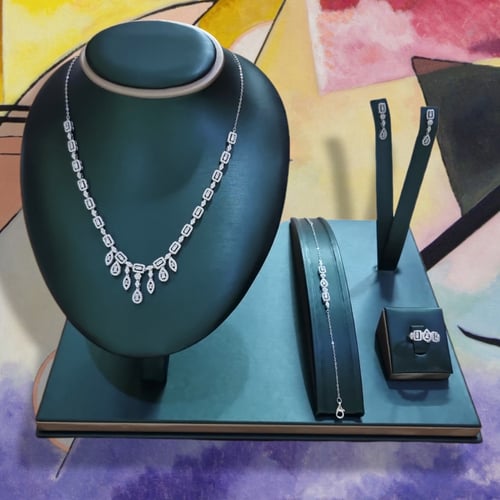 طقم قاردين من احجار الـCZ والفضة المطلية بالروديوم...