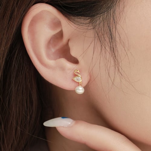 حلق البجعة من اللؤلؤ والفضة المطلية بالذهب