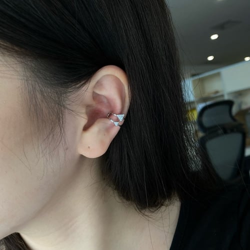 صفد الأذن مثلث من الفضة المطلية بالروديوم