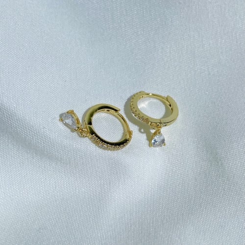 حلق الماسة من احجار الـCZ والفضة المطلية بالذهب