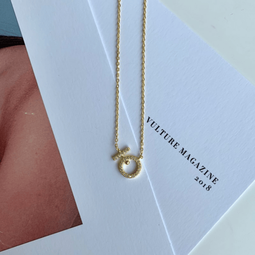 قلادة Female من أحجار الCZ والفضة المطلية بالذهب