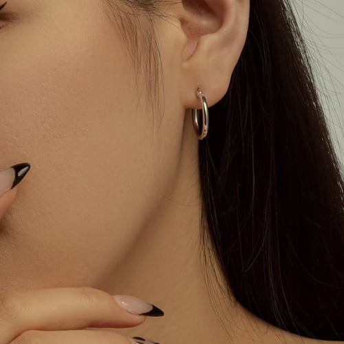 حلق كلاسيك من الفضة المطلية بالروديوم