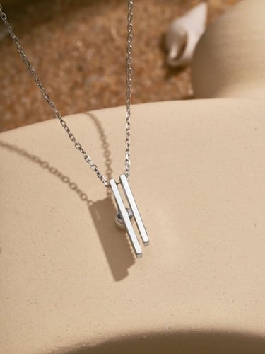 سلسال لاين من الفضة و اللؤلؤ واحجار الـCZ المطلية...