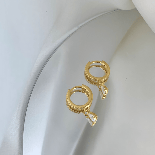 حلق الماسة من احجار الـCZ والفضة المطلية بالذهب