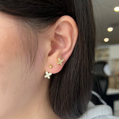 حلق الفراشة الملكية من احجار الـCZ و الفضة المطلية...