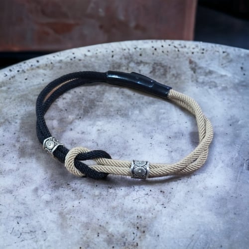 اساور رجالي خيوط بيج و أسود