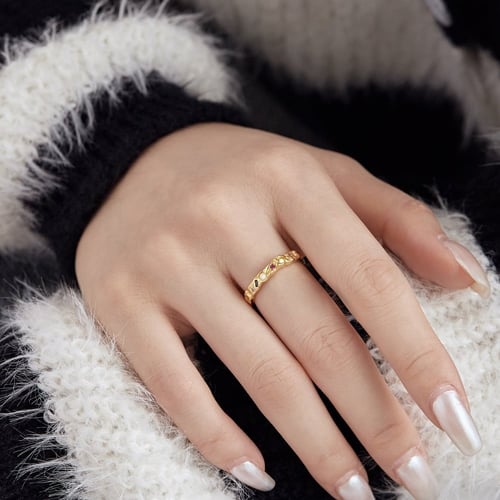 خاتم سطح القمر من احجار الـCZ والفضة المطلية بالذه...