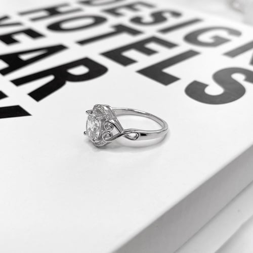 خاتم ملكي من احجار الـ CZ والفضة