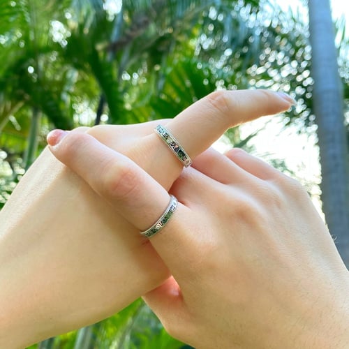 خاتم كوبلز حروف من الفضة المطلية بالروديوم