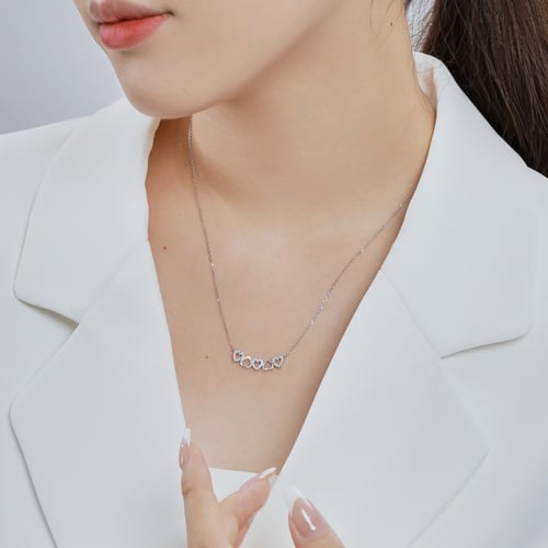 سلسال Five Hearts من احجار الـCZ و الفضة المطلية ب...