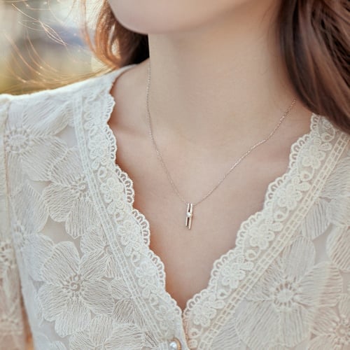 سلسال لاين من الفضة و اللؤلؤ واحجار الـCZ المطلية...