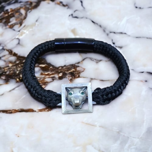 أساور رجالي الذئب بلون أسود