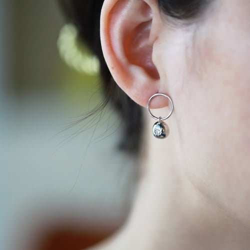 حلق فانسي من الفضة المطلية بالروديوم