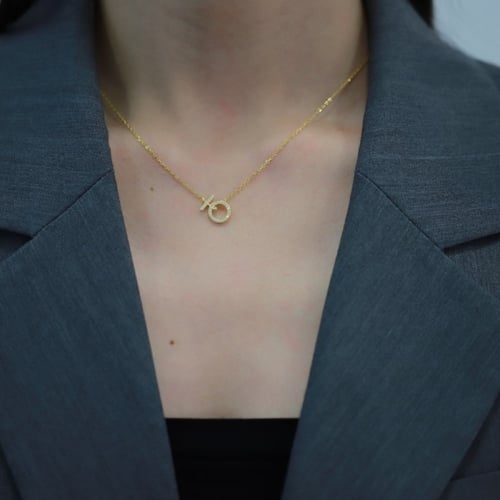 قلادة Female من أحجار الCZ والفضة المطلية بالذهب