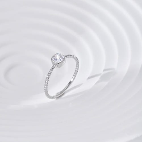 خاتم لوتس من احجار الـCZ والفضة