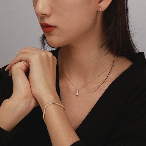 حلق ايفيل من الفضه المطلية بالروديوم