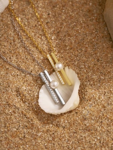 سلسال لاين من الفضة و اللؤلؤ واحجار الـCZ المطلية...