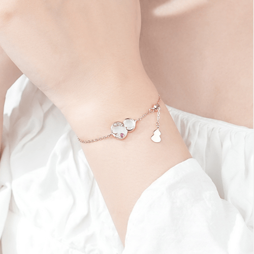 سوار سباركلينج بالصدف و احجار الـCZ والفضة المطلية...