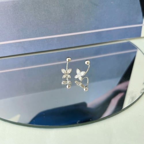 حلق الفراشة الملكية من احجار الـCZ و الفضة المطلية...