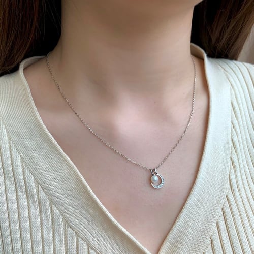 قلادة هلال من اللؤلؤ وأحجار الCZ