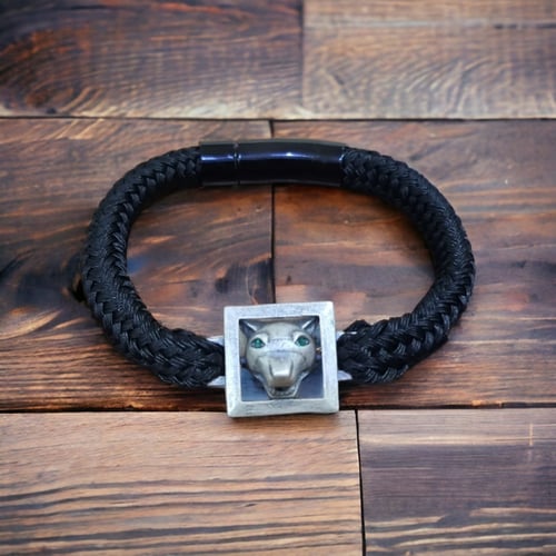 أساور رجالي الذئب بلون أسود