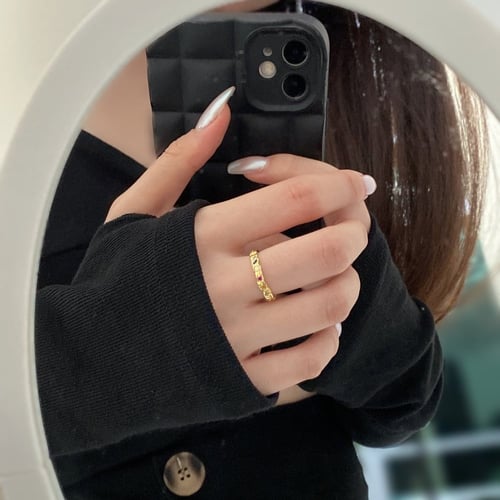 خاتم سطح القمر من احجار الـCZ والفضة المطلية بالذه...