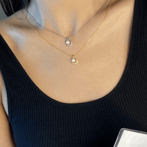 قلادة هلال من اللؤلؤ وأحجار الCZ