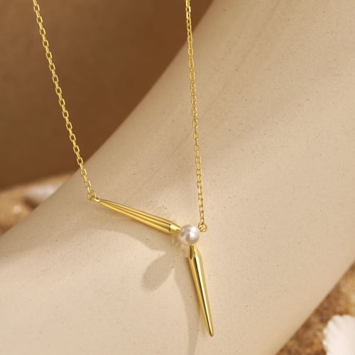 قلادة ستيلا من اللؤلؤ والفضة المطلية بالذهب