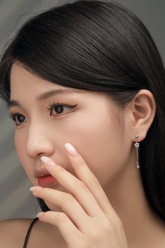 حلق ستار لونج من احجار الـ CZ والفضة المطلية بالرو...